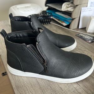 Black booties size 6